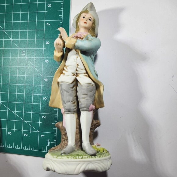 Vtg Porcelain Figurine Colonial Man Holding Dove 8" bird peace hat - Picture 4 of 4